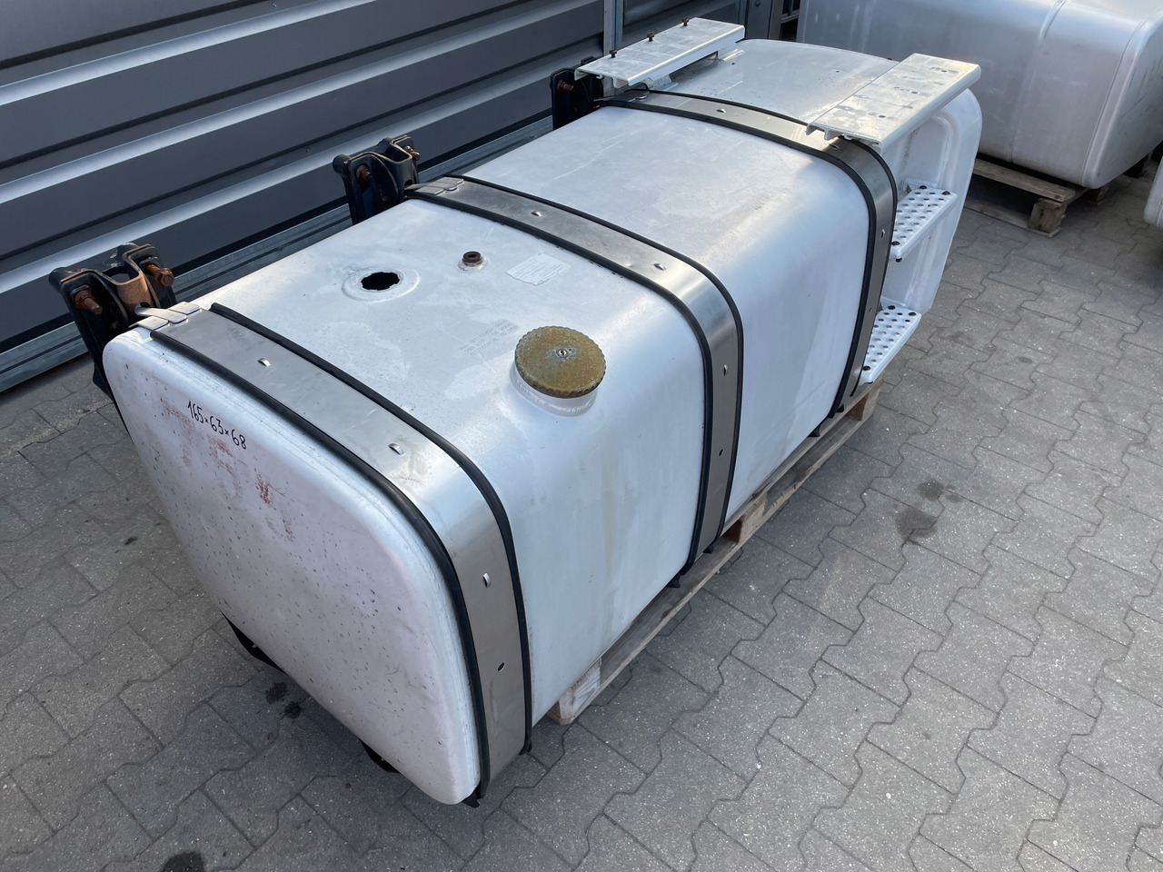 ZBIORNIK PALIWA MAN TGA TGX TGS 590 L 81122015663 - Depósito de combustible para Camión: foto 2 ZBIORNIK PALIWA MAN TGA TGX TGS 590 L 81122015663 - Depósito de combustible para Camión: foto 2