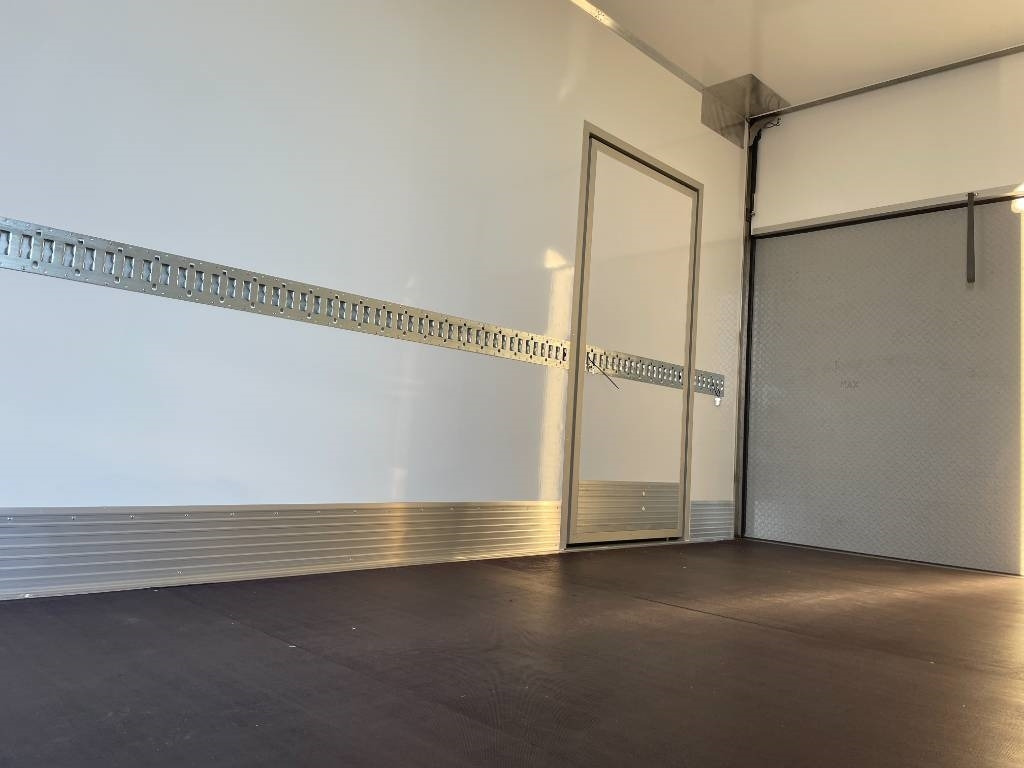 Volvo FM 330 - Camión caja cerrada: foto 3 Volvo FM 330 - Camión caja cerrada: foto 3