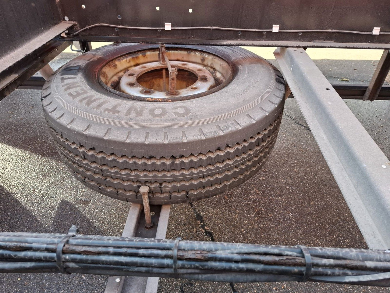 Krone AWE 18P, Ladebordwand BÄR 2,0 to - Remolque portacontenedore/ Intercambiable: foto 4 Krone AWE 18P, Ladebordwand BÄR 2,0 to - Remolque portacontenedore/ Intercambiable: foto 4