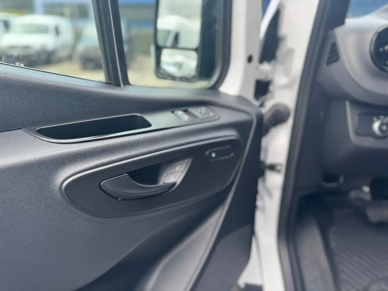 Mercedes-Benz Sprinter 317 CDI Maxi Lang LED MBUX Klima - Furgón: foto 3 Mercedes-Benz Sprinter 317 CDI Maxi Lang LED MBUX Klima - Furgón: foto 3