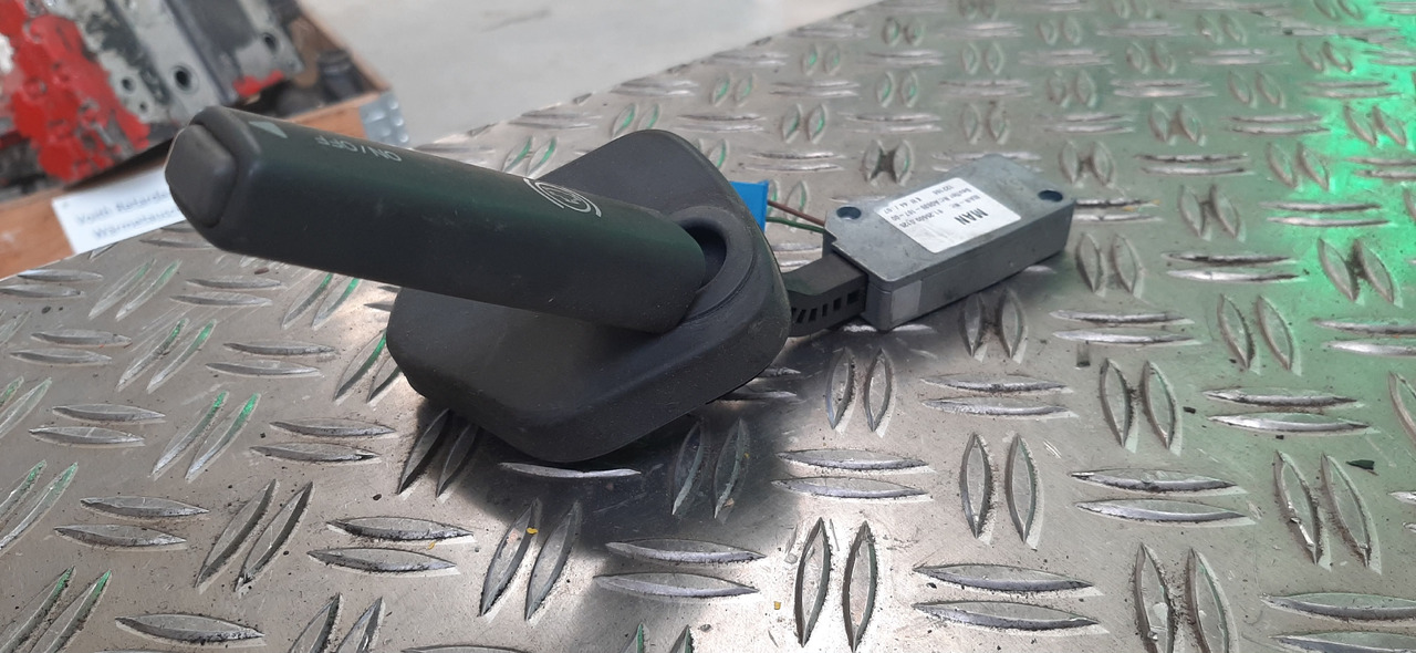 Gebr. Lenkstockschalter / Lenkstockhebel Motorbremse, MAN , Artikel - Nr. : 81.25509 - 0125 - Conmutador en la columna de dirección para Camión: foto 5 Gebr. Lenkstockschalter / Lenkstockhebel Motorbremse, MAN , Artikel - Nr. : 81.25509 - 0125 - Conmutador en la columna de dirección para Camión: foto 5