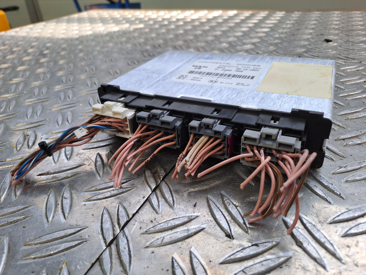 Gebrauchte MAN TGX 26.480 Steuergerät Fahrzeugführungsrechner , Artikel - Nr. : 81.25805 - 7088 - Unidad de control para Camión: foto 3 Gebrauchte MAN TGX 26.480 Steuergerät Fahrzeugführungsrechner , Artikel - Nr. : 81.25805 - 7088 - Unidad de control para Camión: foto 3