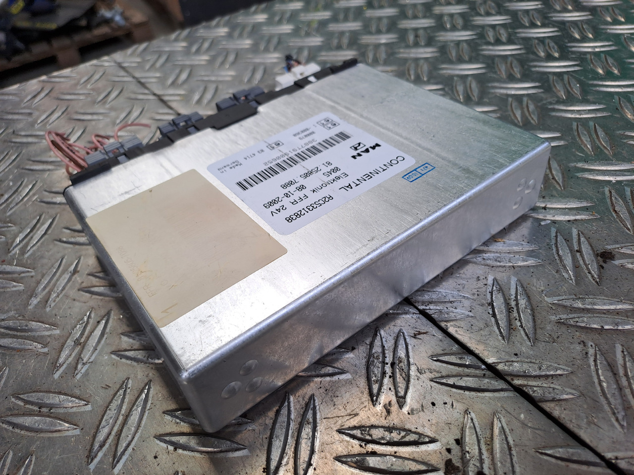 Gebrauchte MAN TGX 26.480 Steuergerät Fahrzeugführungsrechner , Artikel - Nr. : 81.25805 - 7088 - Unidad de control para Camión: foto 4 Gebrauchte MAN TGX 26.480 Steuergerät Fahrzeugführungsrechner , Artikel - Nr. : 81.25805 - 7088 - Unidad de control para Camión: foto 4