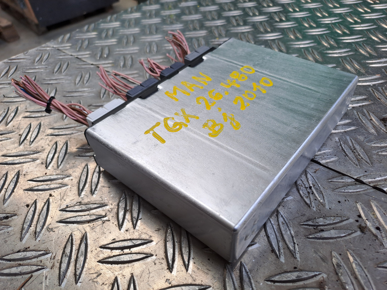 Gebrauchte MAN TGX 26.480 Steuergerät Fahrzeugführungsrechner , Artikel - Nr. : 81.25805 - 7088 - Unidad de control para Camión: foto 1 Gebrauchte MAN TGX 26.480 Steuergerät Fahrzeugführungsrechner , Artikel - Nr. : 81.25805 - 7088 - Unidad de control para Camión: foto 1