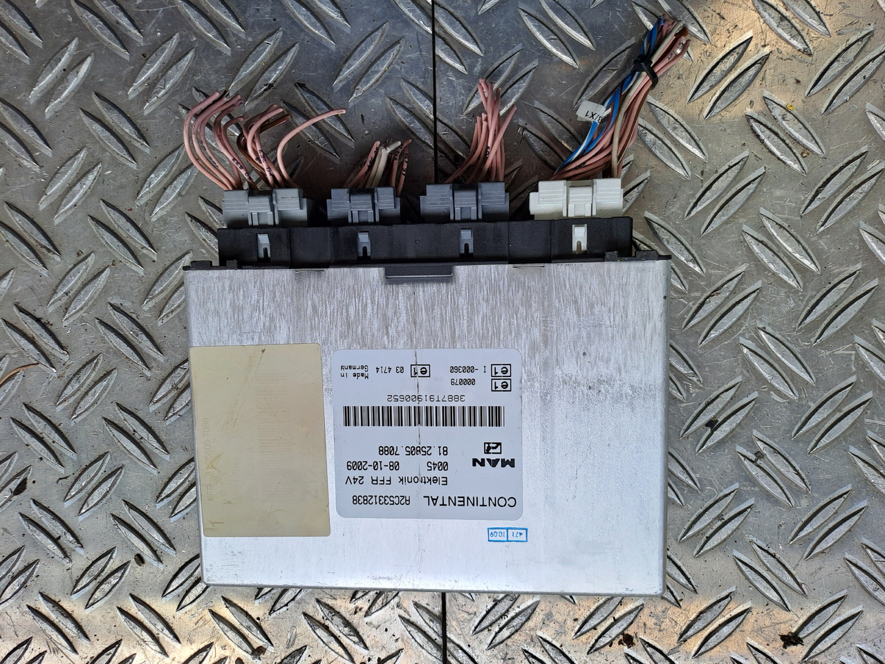 Gebrauchte MAN TGX 26.480 Steuergerät Fahrzeugführungsrechner , Artikel - Nr. : 81.25805 - 7088 - Unidad de control para Camión: foto 2 Gebrauchte MAN TGX 26.480 Steuergerät Fahrzeugführungsrechner , Artikel - Nr. : 81.25805 - 7088 - Unidad de control para Camión: foto 2