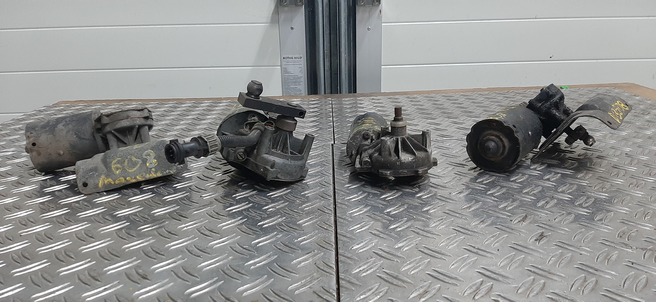 Gebrauchte Scheibenwischer - Motoren, MAN, DB, Artikel - Nr. : 81.99999 - 9999 - Limpiaparabrisas para Camión: foto 2 Gebrauchte Scheibenwischer - Motoren, MAN, DB, Artikel - Nr. : 81.99999 - 9999 - Limpiaparabrisas para Camión: foto 2