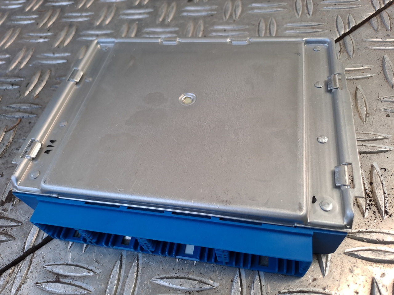 Gebrauchtes MAN TGX 26.440 EBS 5 Steuergerät 24 V , Artikel - Nr.: 81.25808 - 7053 - Unidad de control para Camión: foto 2 Gebrauchtes MAN TGX 26.440 EBS 5 Steuergerät 24 V , Artikel - Nr.: 81.25808 - 7053 - Unidad de control para Camión: foto 2