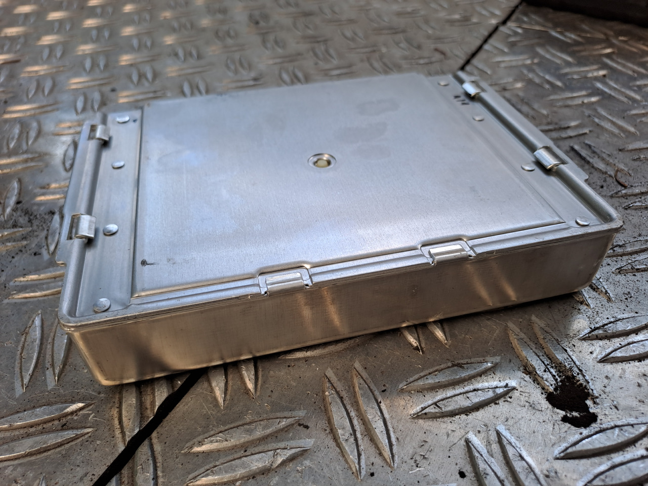 Gebrauchtes MAN TGX 26.440 EBS 5 Steuergerät 24 V , Artikel - Nr.: 81.25808 - 7053 - Unidad de control para Camión: foto 4 Gebrauchtes MAN TGX 26.440 EBS 5 Steuergerät 24 V , Artikel - Nr.: 81.25808 - 7053 - Unidad de control para Camión: foto 4