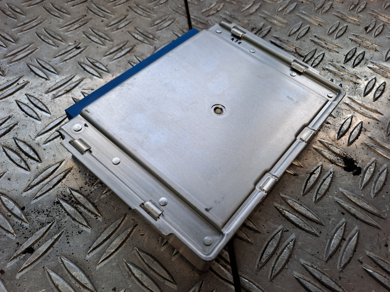 Gebrauchtes MAN TGX 26.440 EBS 5 Steuergerät 24 V , Artikel - Nr.: 81.25808 - 7053 - Unidad de control para Camión: foto 3 Gebrauchtes MAN TGX 26.440 EBS 5 Steuergerät 24 V , Artikel - Nr.: 81.25808 - 7053 - Unidad de control para Camión: foto 3