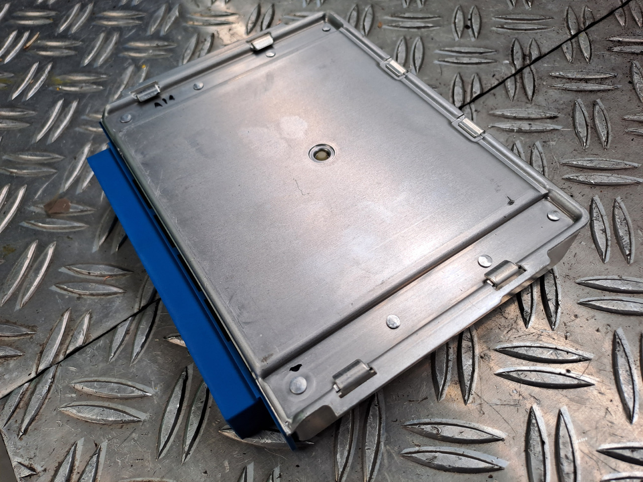 Gebrauchtes MAN TGX 26.440 EBS Steuergerät Brems - / Fahrdynamik, Artikel - Nr. : 81.25808 - 7053 - Unidad de control para Camión: foto 3 Gebrauchtes MAN TGX 26.440 EBS Steuergerät Brems - / Fahrdynamik, Artikel - Nr. : 81.25808 - 7053 - Unidad de control para Camión: foto 3