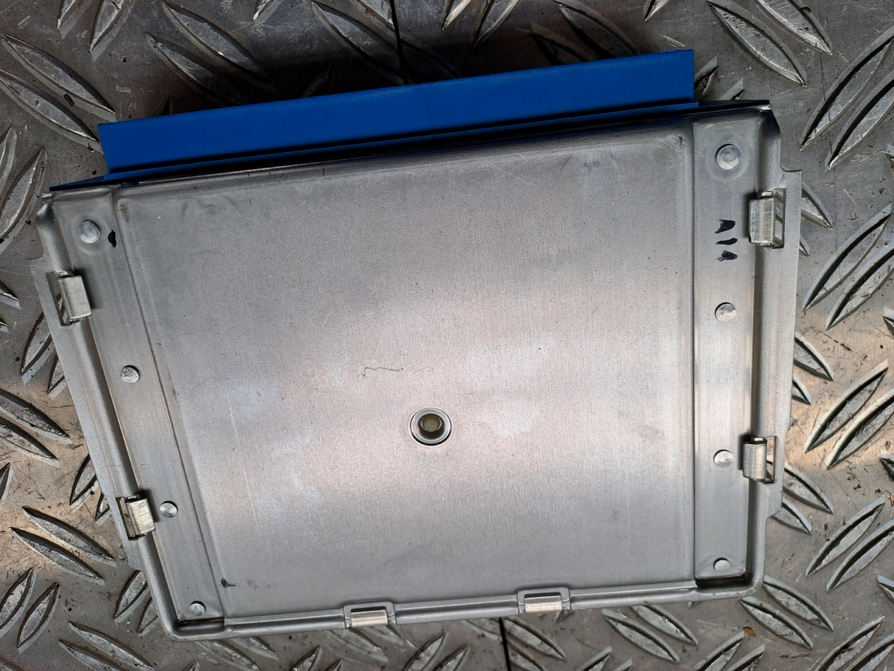 Gebrauchtes MAN TGX 26.440 EBS Steuergerät Brems - / Fahrdynamik, Artikel - Nr. : 81.25808 - 7053 - Unidad de control para Camión: foto 2 Gebrauchtes MAN TGX 26.440 EBS Steuergerät Brems - / Fahrdynamik, Artikel - Nr. : 81.25808 - 7053 - Unidad de control para Camión: foto 2