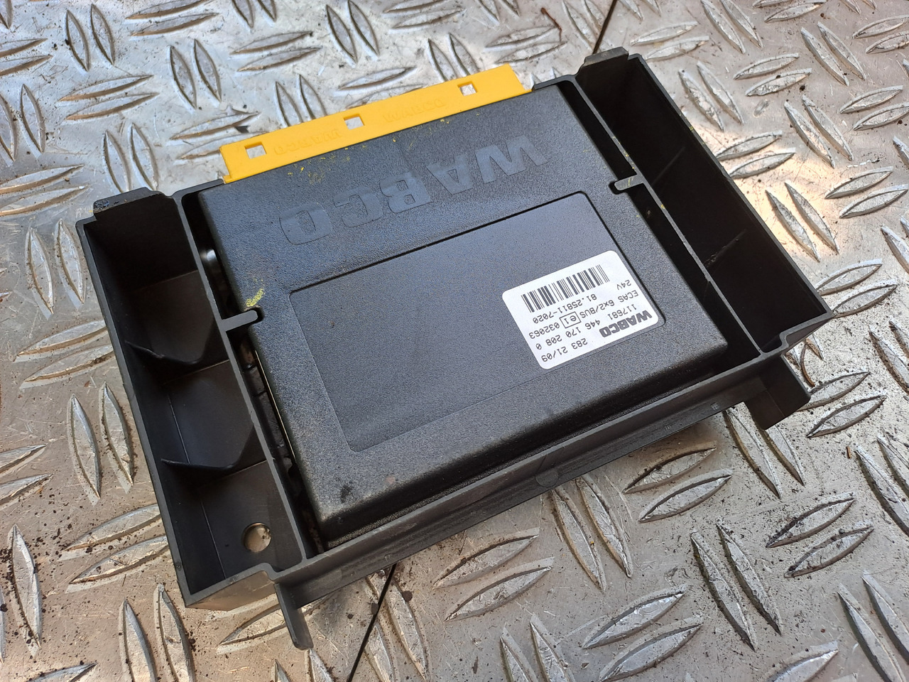 Gebrauchtes MAN TGX 26.440 Steuergerät ECAS Luftfederung, Artikel - Nr.: 81.25811 - 7020 - Unidad de control para Camión: foto 4 Gebrauchtes MAN TGX 26.440 Steuergerät ECAS Luftfederung, Artikel - Nr.: 81.25811 - 7020 - Unidad de control para Camión: foto 4