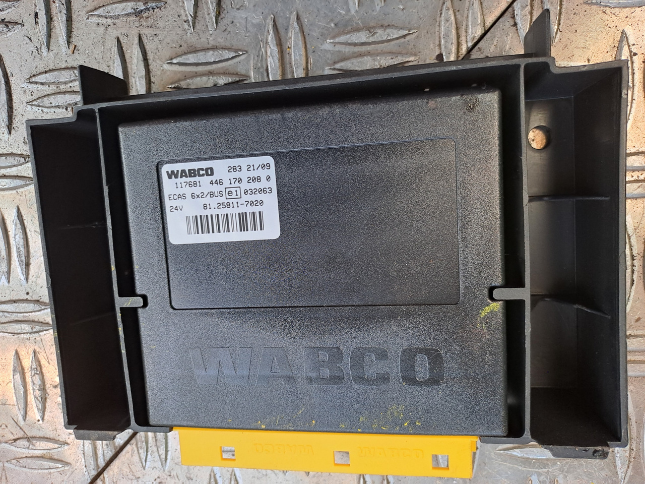 Gebrauchtes MAN TGX 26.440 Steuergerät ECAS Luftfederung, Artikel - Nr.: 81.25811 - 7020 - Unidad de control para Camión: foto 5 Gebrauchtes MAN TGX 26.440 Steuergerät ECAS Luftfederung, Artikel - Nr.: 81.25811 - 7020 - Unidad de control para Camión: foto 5