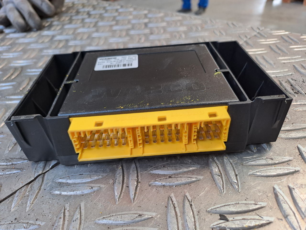 Gebrauchtes MAN TGX 26.440 Steuergerät ECAS Luftfederung, Artikel - Nr.: 81.25811 - 7020 - Unidad de control para Camión: foto 3 Gebrauchtes MAN TGX 26.440 Steuergerät ECAS Luftfederung, Artikel - Nr.: 81.25811 - 7020 - Unidad de control para Camión: foto 3