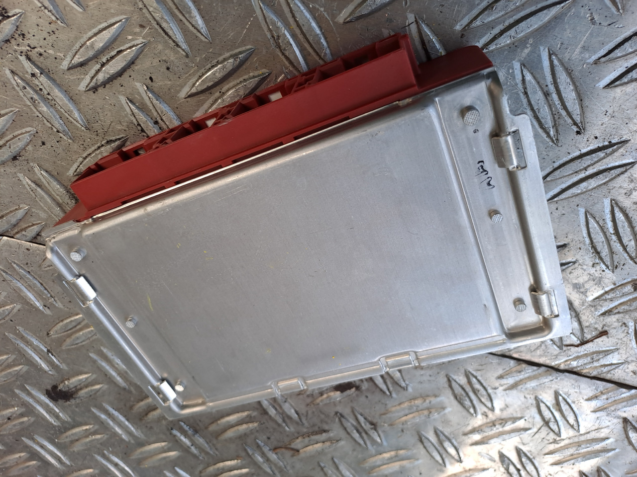 Gebrauchtes MAN TGX 26.440 Steuergerät Intarder, Artikel - Nr.: 81.25810 - 6023 - Unidad de control para Camión: foto 4 Gebrauchtes MAN TGX 26.440 Steuergerät Intarder, Artikel - Nr.: 81.25810 - 6023 - Unidad de control para Camión: foto 4