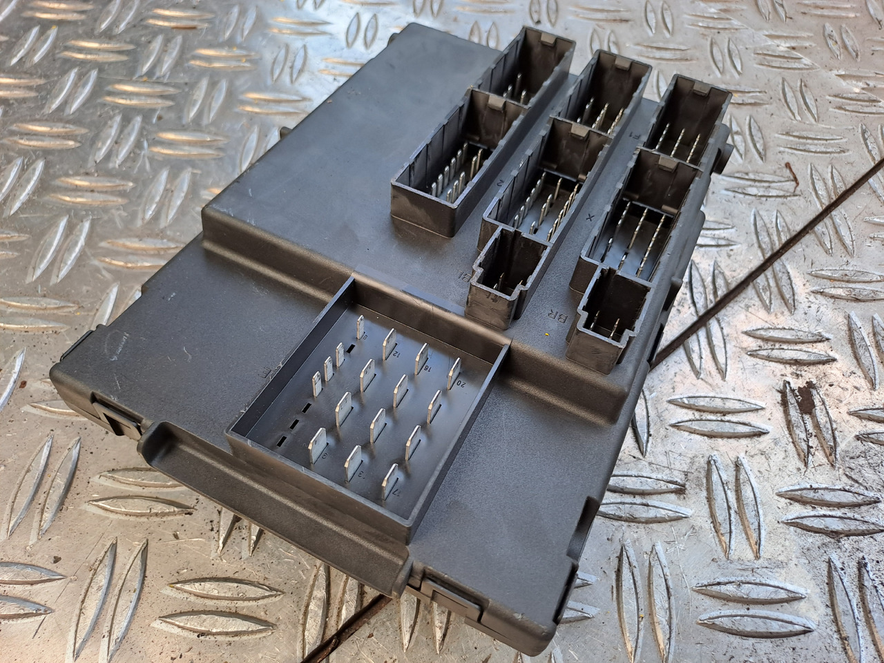 Gebrauchtes MAN TGX 26.440 Steuergerät zentraler Bordrechner, Artikel - Nr.: 81.25806 - 7096 - Unidad de control para Camión: foto 5 Gebrauchtes MAN TGX 26.440 Steuergerät zentraler Bordrechner, Artikel - Nr.: 81.25806 - 7096 - Unidad de control para Camión: foto 5