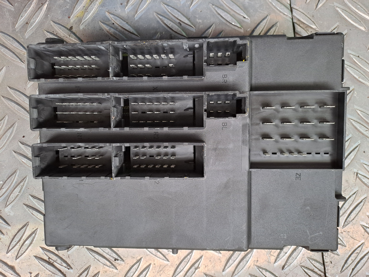 Gebrauchtes MAN TGX 26.440 Steuergerät zentraler Bordrechner, Artikel - Nr. : 81.25806 - 7096 - Unidad de control para Camión: foto 2 Gebrauchtes MAN TGX 26.440 Steuergerät zentraler Bordrechner, Artikel - Nr. : 81.25806 - 7096 - Unidad de control para Camión: foto 2