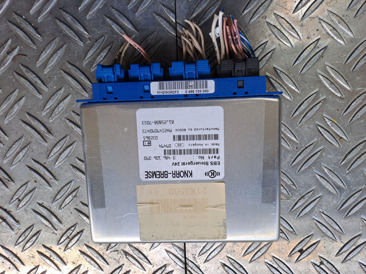 Gebrauchtes MAN TGX 26.480 Steuergerät EBS 5, elektr. Bremssystem , Artikel - Nr.: 81.25808 - 7053 - Unidad de control para Camión: foto 4 Gebrauchtes MAN TGX 26.480 Steuergerät EBS 5, elektr. Bremssystem , Artikel - Nr.: 81.25808 - 7053 - Unidad de control para Camión: foto 4