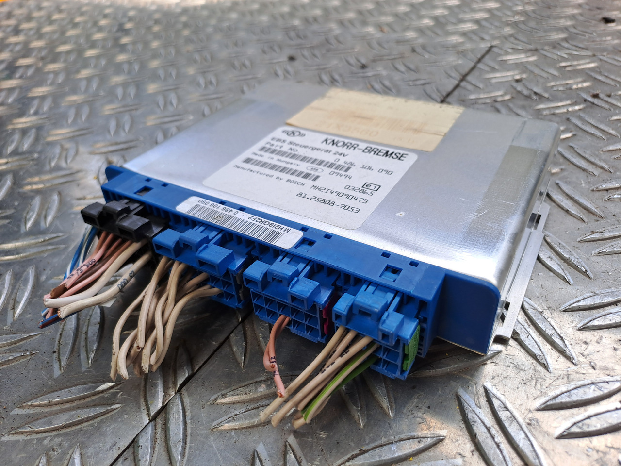 Gebrauchtes MAN TGX 26.480 Steuergerät EBS 5, elektr. Bremssystem , Artikel - Nr.: 81.25808 - 7053 - Unidad de control para Camión: foto 1 Gebrauchtes MAN TGX 26.480 Steuergerät EBS 5, elektr. Bremssystem , Artikel - Nr.: 81.25808 - 7053 - Unidad de control para Camión: foto 1