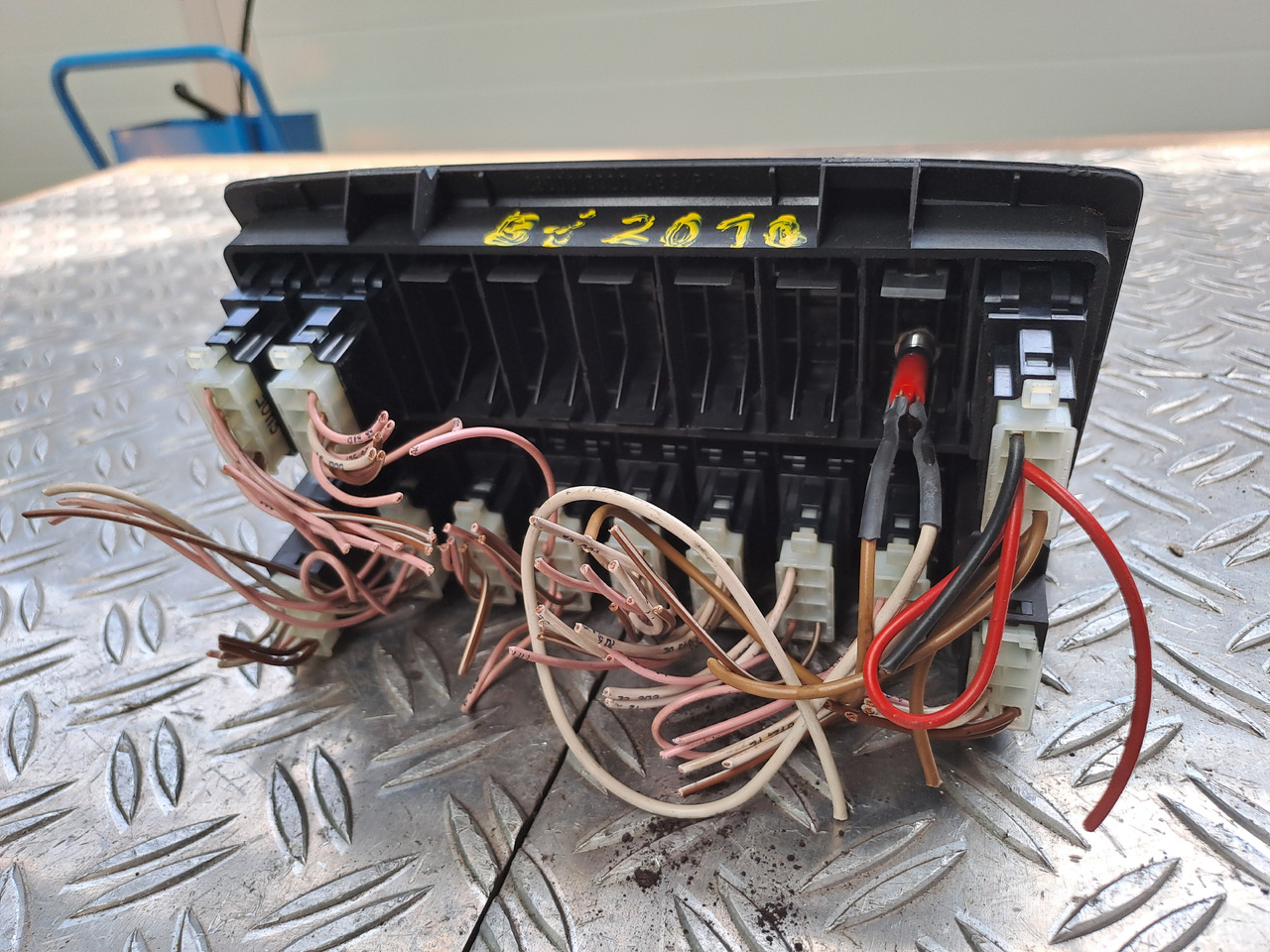 Gebrauchtes MAN TGX 26.480 Steuergerät ECAS Luftfederung , Artikel - Nr. : 81.25525 - 0211 - Unidad de control para Camión: foto 3 Gebrauchtes MAN TGX 26.480 Steuergerät ECAS Luftfederung , Artikel - Nr. : 81.25525 - 0211 - Unidad de control para Camión: foto 3