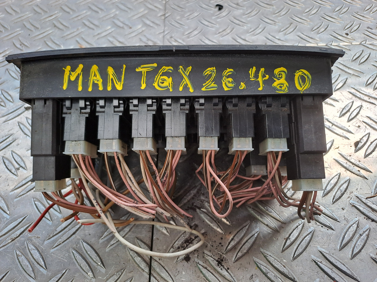 Gebrauchtes MAN TGX 26.480 Steuergerät ECAS Luftfederung , Artikel - Nr. : 81.25525 - 0211 - Unidad de control para Camión: foto 4 Gebrauchtes MAN TGX 26.480 Steuergerät ECAS Luftfederung , Artikel - Nr. : 81.25525 - 0211 - Unidad de control para Camión: foto 4