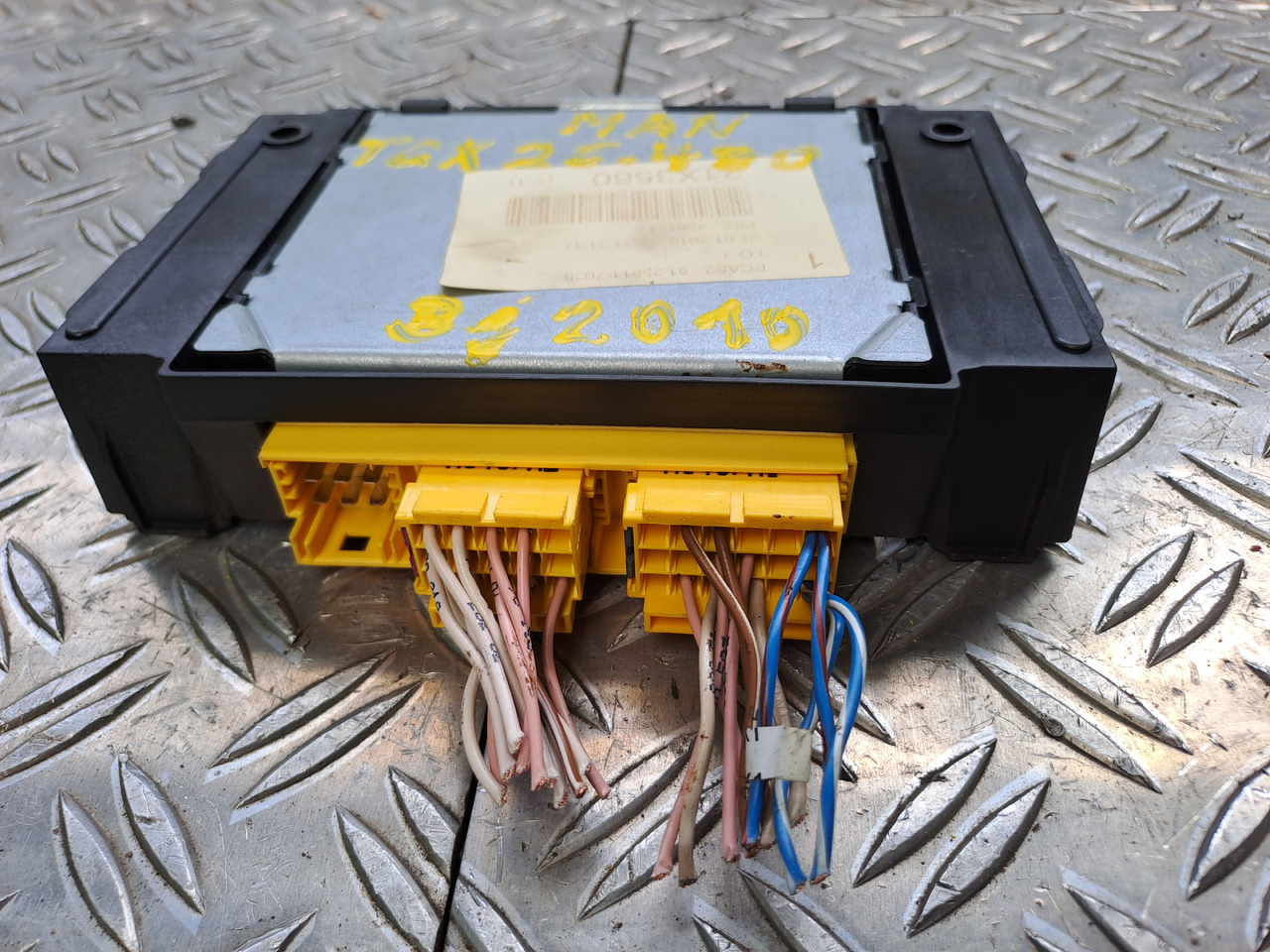 Gebrauchtes MAN TGX 26.480 Steuergerät ECAS Luftfederung , Artikel - Nr. : 81.25811 - 7020 - Unidad de control para Camión: foto 4 Gebrauchtes MAN TGX 26.480 Steuergerät ECAS Luftfederung , Artikel - Nr. : 81.25811 - 7020 - Unidad de control para Camión: foto 4