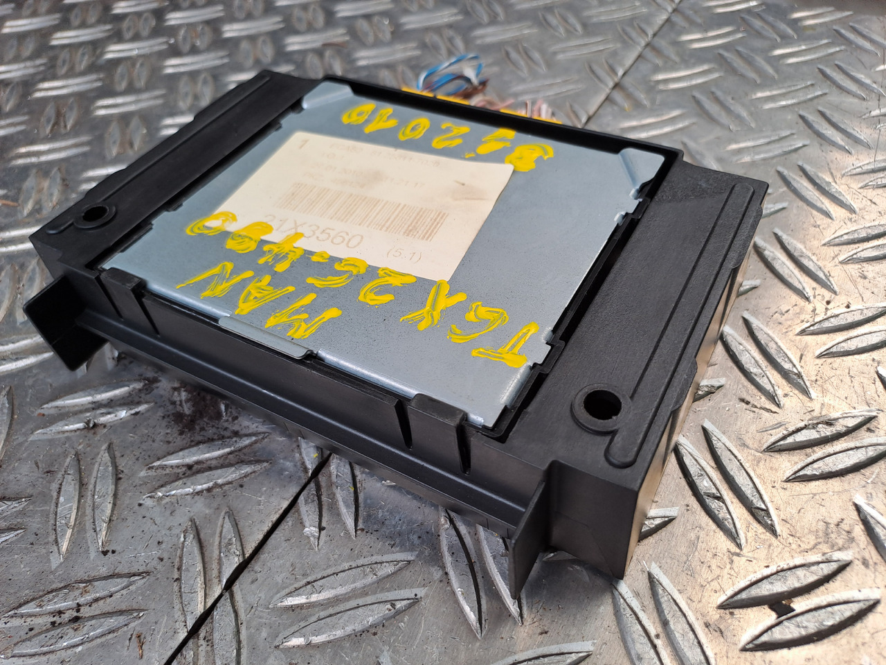 Gebrauchtes MAN TGX 26.480 Steuergerät ECAS Luftfederung , Artikel - Nr. : 81.25811 - 7020 - Unidad de control para Camión: foto 5 Gebrauchtes MAN TGX 26.480 Steuergerät ECAS Luftfederung , Artikel - Nr. : 81.25811 - 7020 - Unidad de control para Camión: foto 5