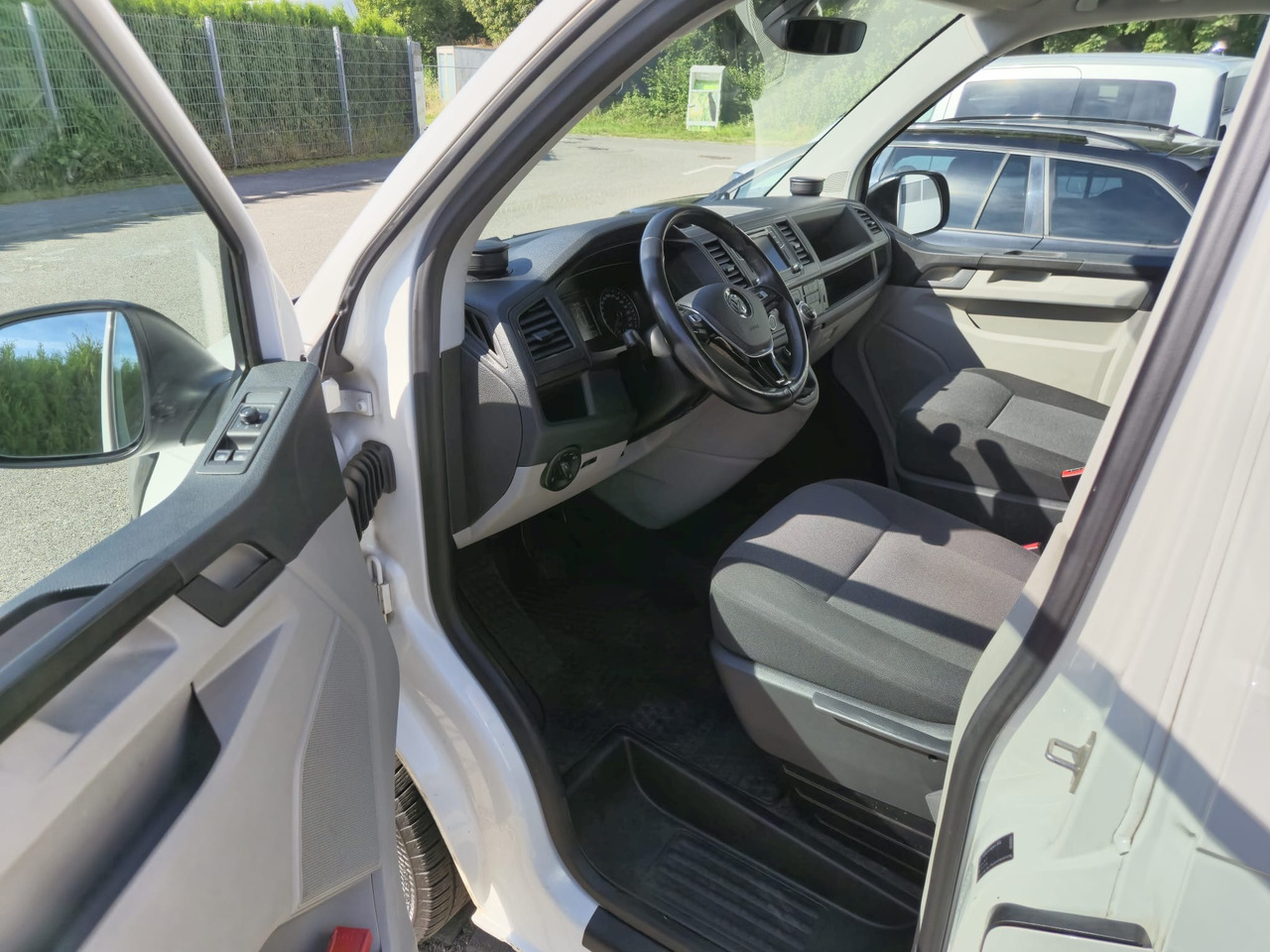 Furgón VOLKSWAGEN T6 Transporter Kasten-Kombi Navi/ACC/Standheiz.: foto 11 Furgón VOLKSWAGEN T6 Transporter Kasten-Kombi Navi/ACC/Standheiz.: foto 11