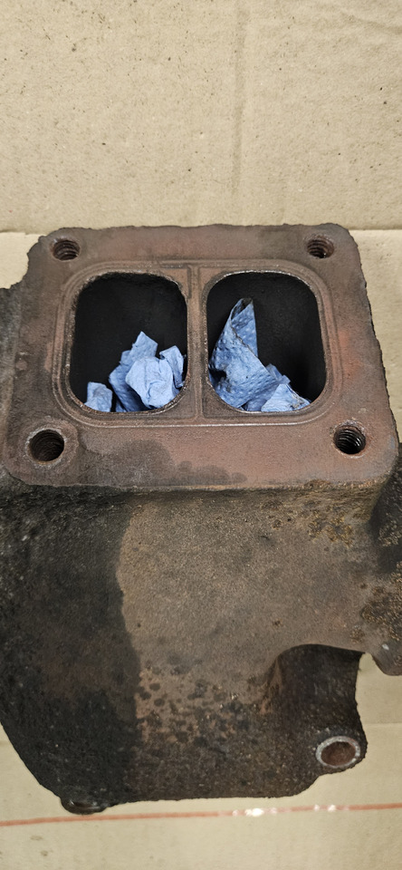 John deere R86029 - Colector de escape: foto 2 John deere R86029 - Colector de escape: foto 2