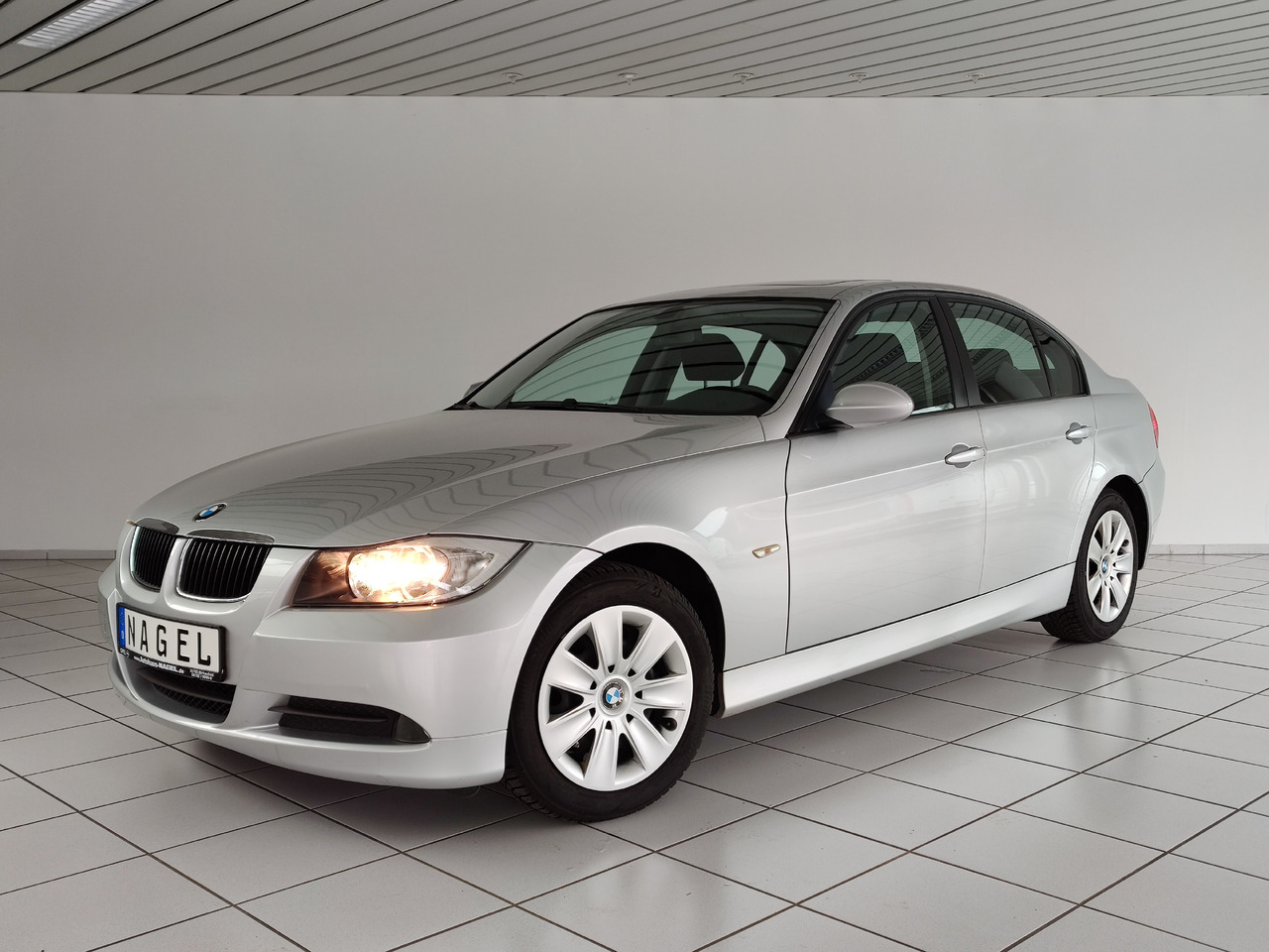 BMW 320i Audiosystem Professional, Automatik, PDC, Licht-Paket - Sedan: foto 1 BMW 320i Audiosystem Professional, Automatik, PDC, Licht-Paket - Sedan: foto 1