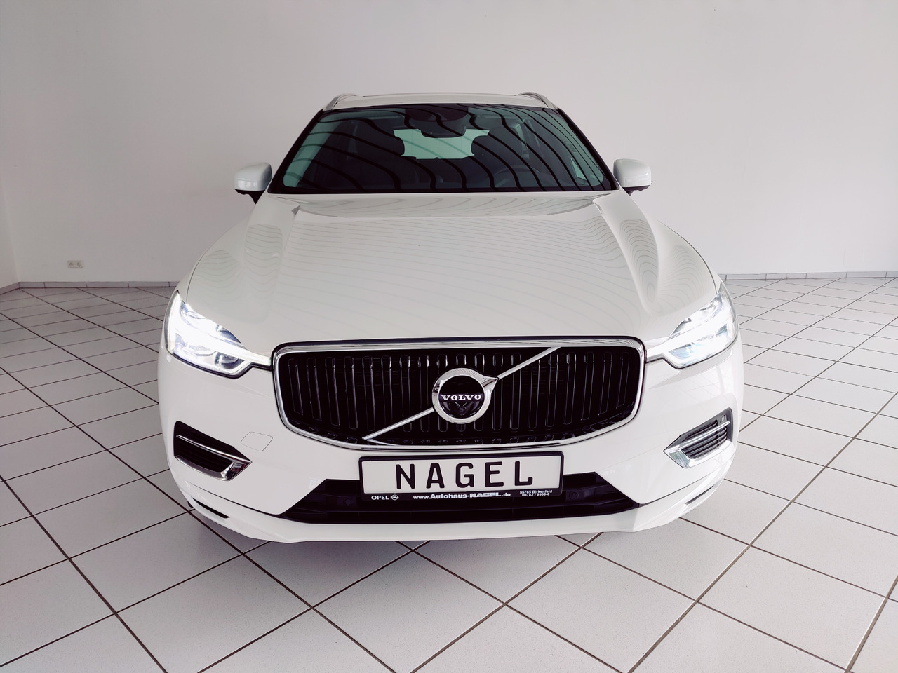 Volvo XC60 t8 twin engine Momentum Plug-In Hybrid AWD AHK Leder Navi - SUV/ Todoterreno: foto 3 Volvo XC60 t8 twin engine Momentum Plug-In Hybrid AWD AHK Leder Navi - SUV/ Todoterreno: foto 3