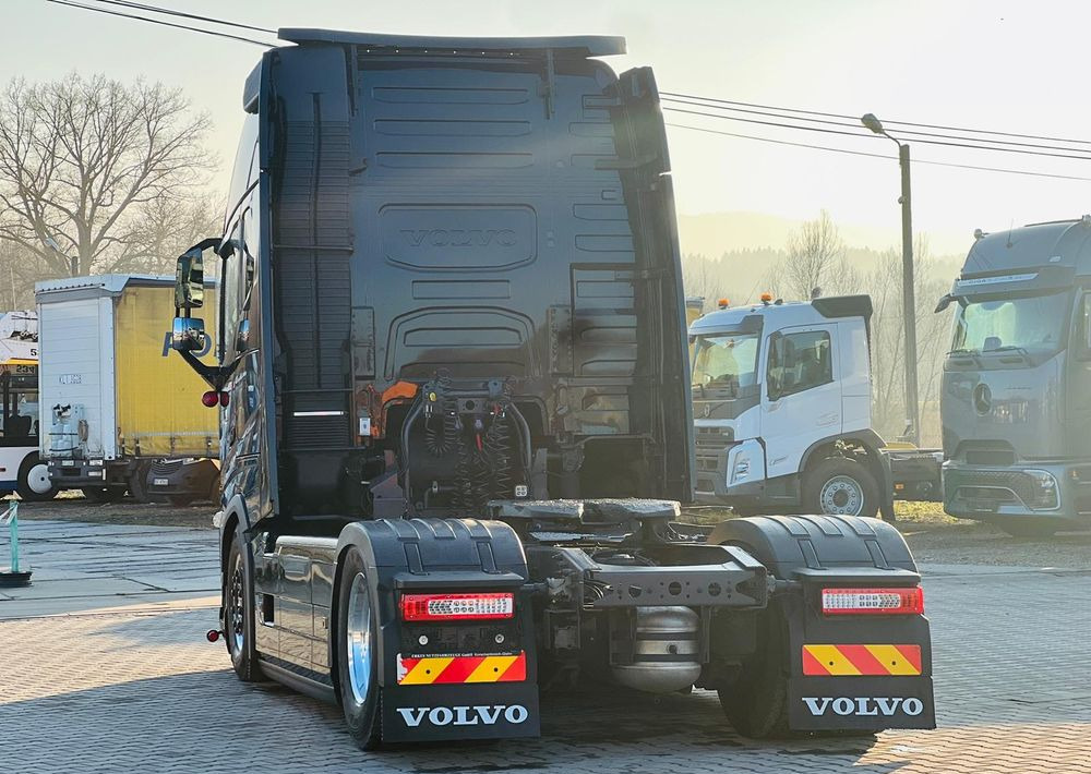 Volvo FH 500 / EURO 6 / RETARDER / 12/2022 / ACC / CAŁE NA PODUCHACH / KLIMA POSTOJOWA / NAVIGACJA / - Cabeza tractora: foto 4 Volvo FH 500 / EURO 6 / RETARDER / 12/2022 / ACC / CAŁE NA PODUCHACH / KLIMA POSTOJOWA / NAVIGACJA / - Cabeza tractora: foto 4
