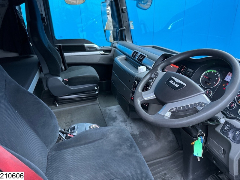 Foto del interior 1: Cabeza tractora MAN TGX 24 440 6x2, EURO 6, RHD, ADR, Hydraulic
