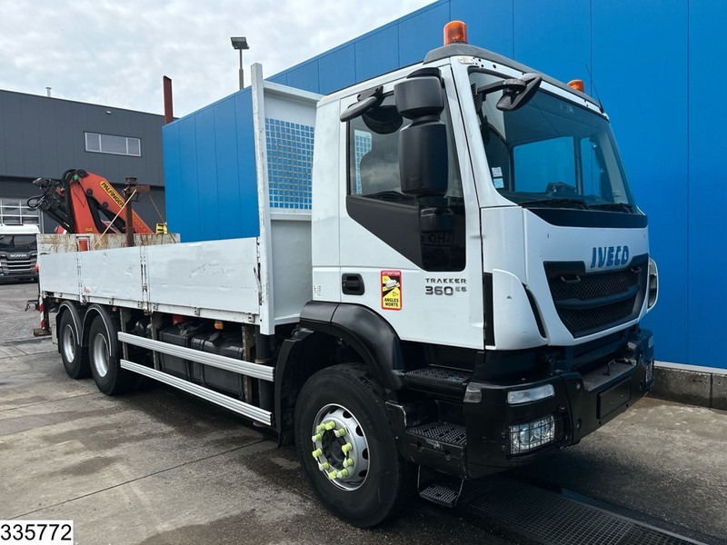 Iveco Trakker 360 6X4, EURO 6, Palfinger, Retarder, Steel suspension - Camión caja abierta, Camión grúa: foto 3 Iveco Trakker 360 6X4, EURO 6, Palfinger, Retarder, Steel suspension - Camión caja abierta, Camión grúa: foto 3