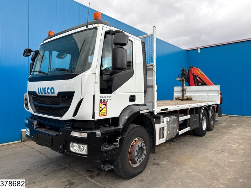 Iveco Trakker 360 6x4, EURO 6. Palfinger, Remote - Camión caja abierta, Camión grúa: foto 2 Iveco Trakker 360 6x4, EURO 6. Palfinger, Remote - Camión caja abierta, Camión grúa: foto 2