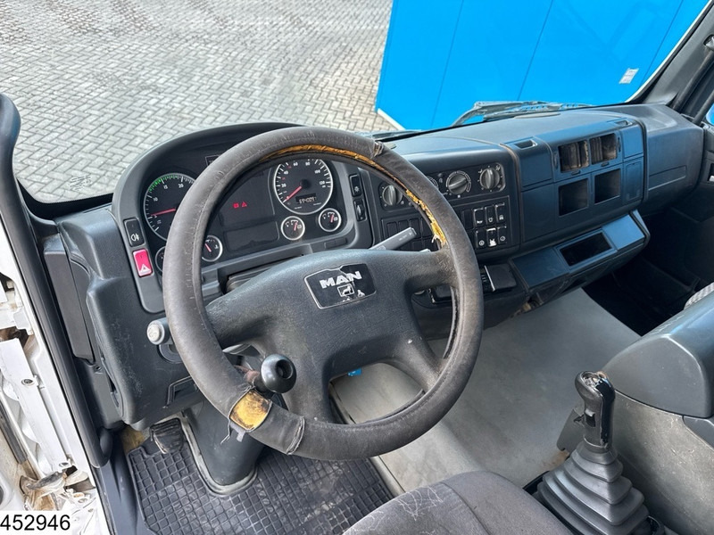 MAN TGA 35 390 8x4, Euro 3, Manual, steel suspension - Camión volquete: foto 5 MAN TGA 35 390 8x4, Euro 3, Manual, steel suspension - Camión volquete: foto 5