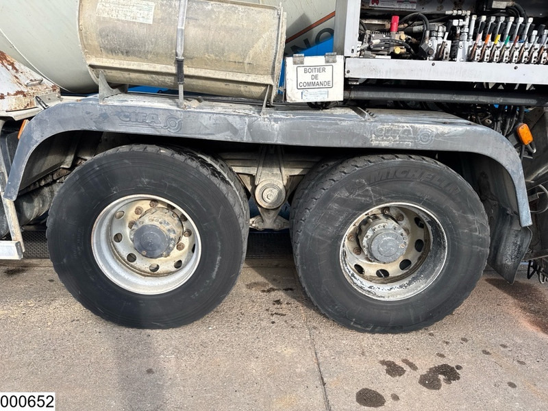 Renault Kerax 410 Dxi 8x4, Cifa, 9m3, Remote - Camión hormigonera: foto 3 Renault Kerax 410 Dxi 8x4, Cifa, 9m3, Remote - Camión hormigonera: foto 3