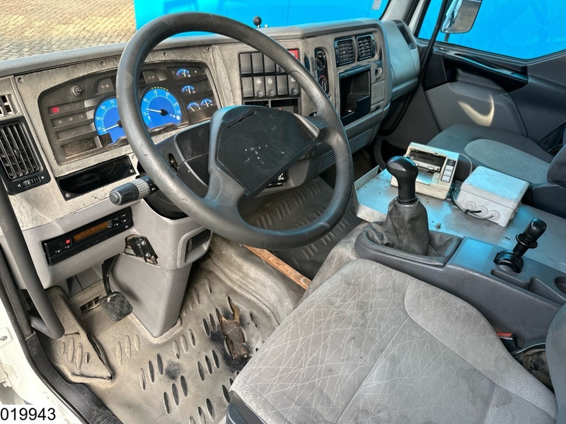 Renault Midlum 180 Euro 3, Manual, Fuel, 6180 Liters, 1 Comp - Camión cisterna: foto 5 Renault Midlum 180 Euro 3, Manual, Fuel, 6180 Liters, 1 Comp - Camión cisterna: foto 5