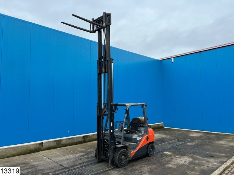 Toyota 8 FGF 25 2.500 KG - Carretilla elevadora de gas: foto 4 Toyota 8 FGF 25 2.500 KG - Carretilla elevadora de gas: foto 4