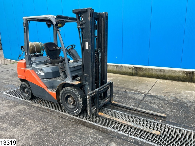 Toyota 8 FGF 25 2.500 KG - Carretilla elevadora de gas: foto 2 Toyota 8 FGF 25 2.500 KG - Carretilla elevadora de gas: foto 2