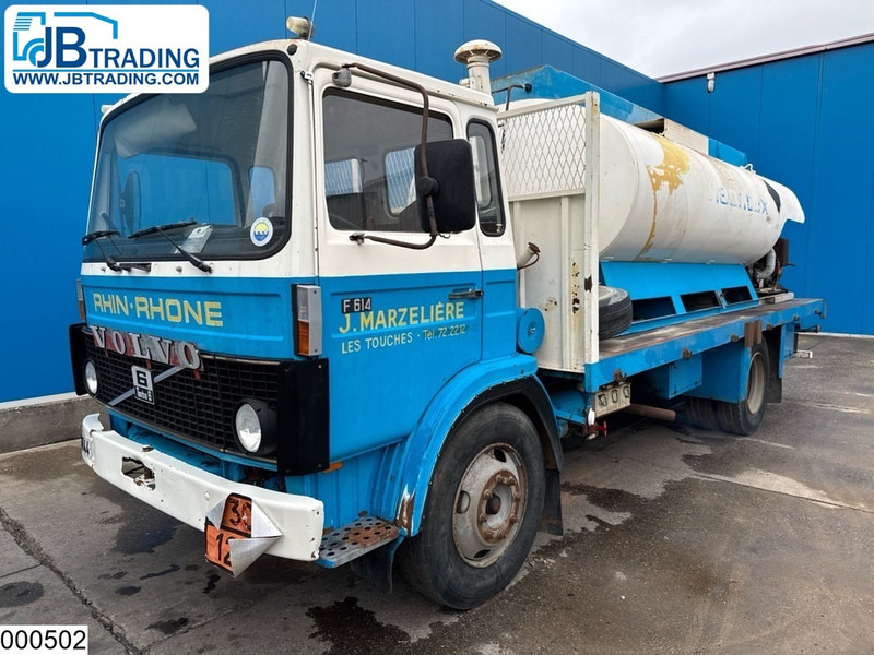 Volvo F 614 Manual, Steel suspension, Fuel, 8000 L - Camión cisterna: foto 1 Volvo F 614 Manual, Steel suspension, Fuel, 8000 L - Camión cisterna: foto 1