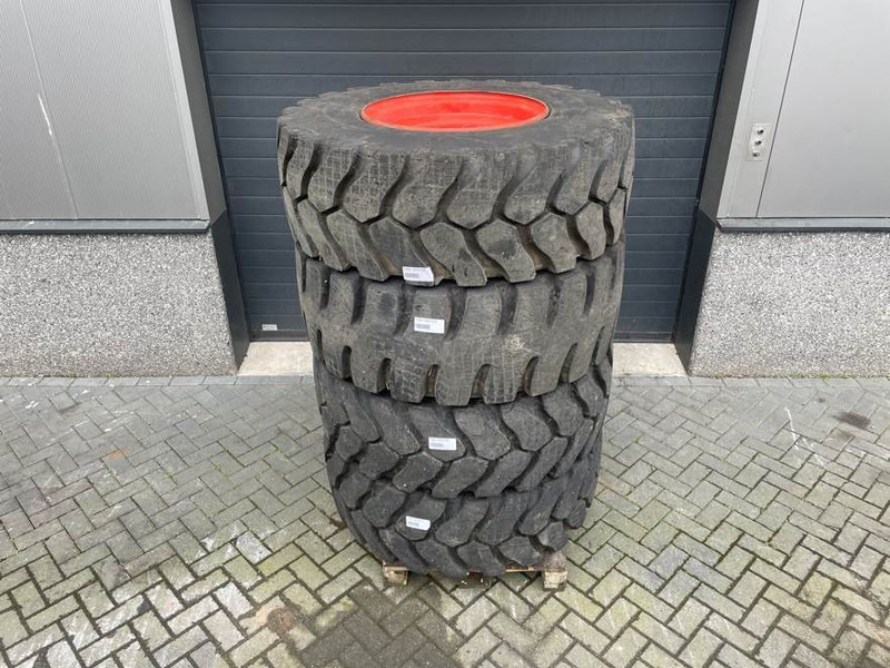 Claas CL956-Michelin 17.5R25-Tire/Reifen/Band - Neumáticos y llantas para Maquinaria de construcción: foto 2 Claas CL956-Michelin 17.5R25-Tire/Reifen/Band - Neumáticos y llantas para Maquinaria de construcción: foto 2