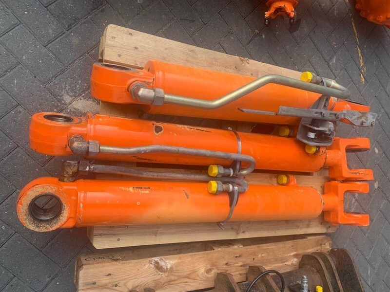 FIAT-HITACHI W 170 - Lifting cylinder/Hubzylinder/Hefcilinder - Hidráulica: foto 2 FIAT-HITACHI W 170 - Lifting cylinder/Hubzylinder/Hefcilinder - Hidráulica: foto 2