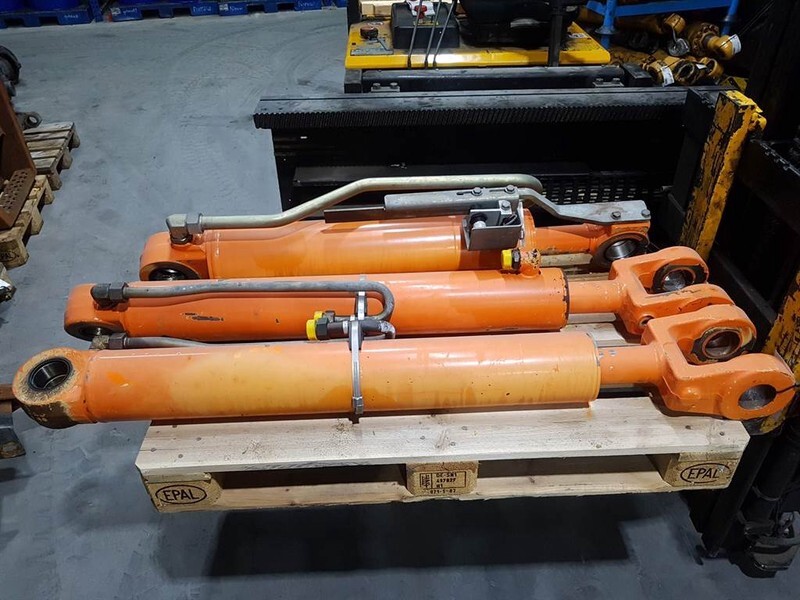 FIAT-HITACHI W 170 - Lifting cylinder/Hubzylinder/Hefcilinder - Hidráulica: foto 1 FIAT-HITACHI W 170 - Lifting cylinder/Hubzylinder/Hefcilinder - Hidráulica: foto 1