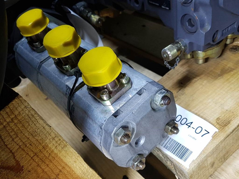 HALDEX WP09A3-1803052 - Vögele - 2079005 - Gearpump - Hidráulica para Maquinaria de construcción: foto 2 HALDEX WP09A3-1803052 - Vögele - 2079005 - Gearpump - Hidráulica para Maquinaria de construcción: foto 2
