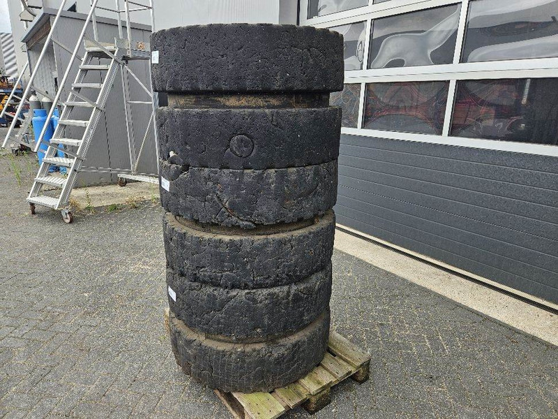 Liebherr 10.00-20 - Tire/Reifen/Band - Neumáticos y llantas para Maquinaria de construcción: foto 2 Liebherr 10.00-20 - Tire/Reifen/Band - Neumáticos y llantas para Maquinaria de construcción: foto 2