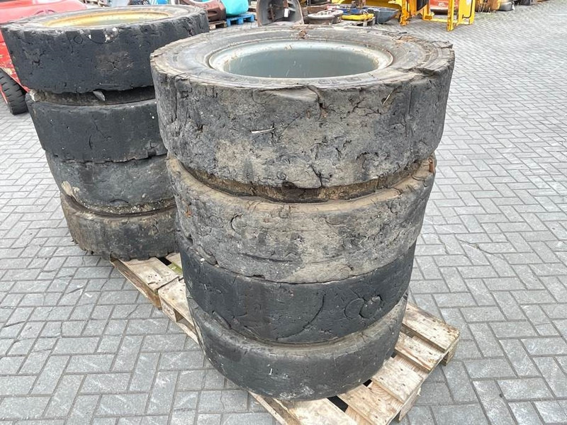 Liebherr 10.00-20 - Tire/Reifen/Band - Neumáticos y llantas para Maquinaria de construcción: foto 3 Liebherr 10.00-20 - Tire/Reifen/Band - Neumáticos y llantas para Maquinaria de construcción: foto 3