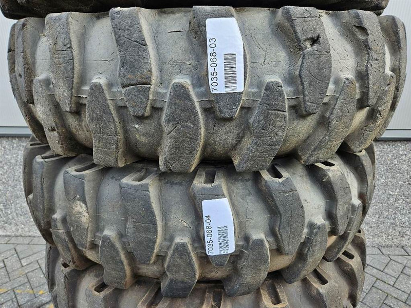Liebherr A924B-Athletik 10.00-20-Tire/Reifen/Band - Neumáticos y llantas para Maquinaria de construcción: foto 4 Liebherr A924B-Athletik 10.00-20-Tire/Reifen/Band - Neumáticos y llantas para Maquinaria de construcción: foto 4
