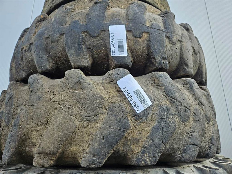 Liebherr A924B-Athletik 10.00-20-Tire/Reifen/Band - Neumáticos y llantas para Maquinaria de construcción: foto 5 Liebherr A924B-Athletik 10.00-20-Tire/Reifen/Band - Neumáticos y llantas para Maquinaria de construcción: foto 5