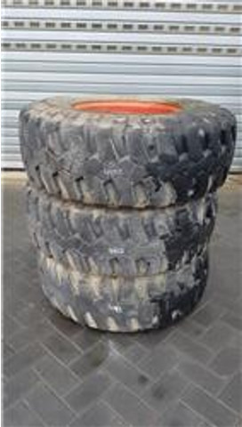Michelin 335/80R18 (12.5R18) - Tyre/Reifen/Band - Neumáticos y llantas para Maquinaria de construcción: foto 1 Michelin 335/80R18 (12.5R18) - Tyre/Reifen/Band - Neumáticos y llantas para Maquinaria de construcción: foto 1